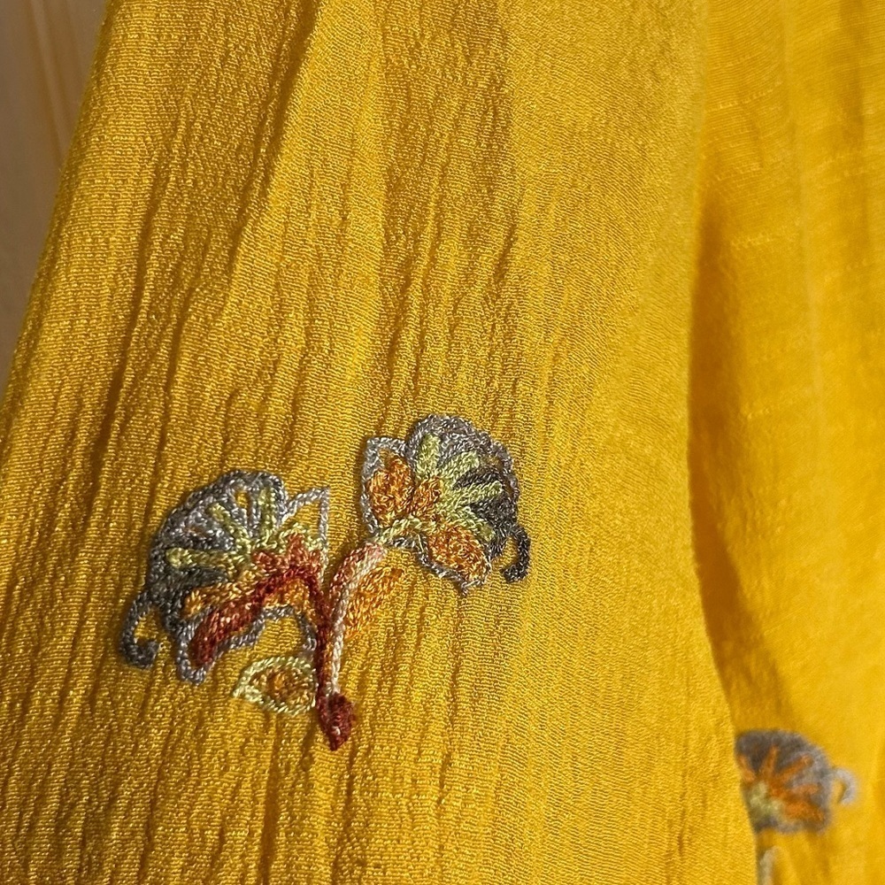 Fig and Flower Mustard Yellow Collard Embroidered floral button up Size Medium - Picture 9 of 14